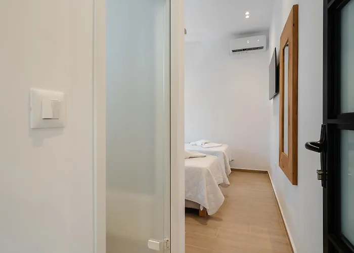 Connection Naxos Town