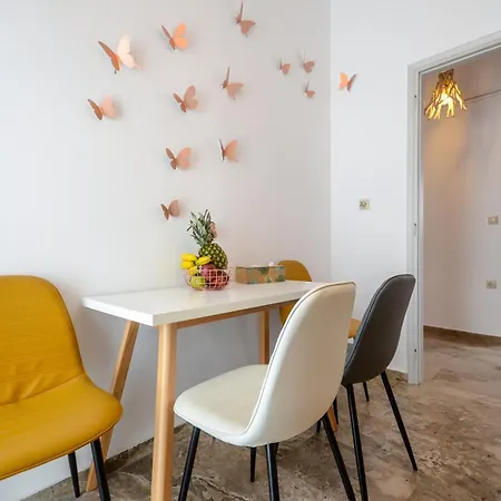 Connection Naxos Town