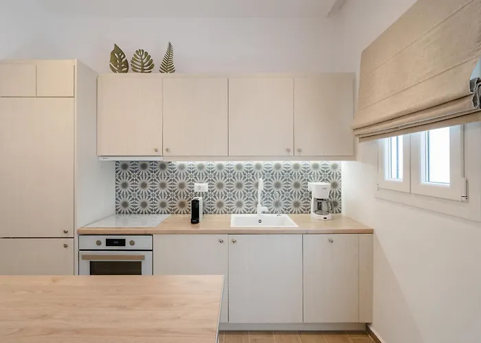 Connection Naxos Town * Naxos City